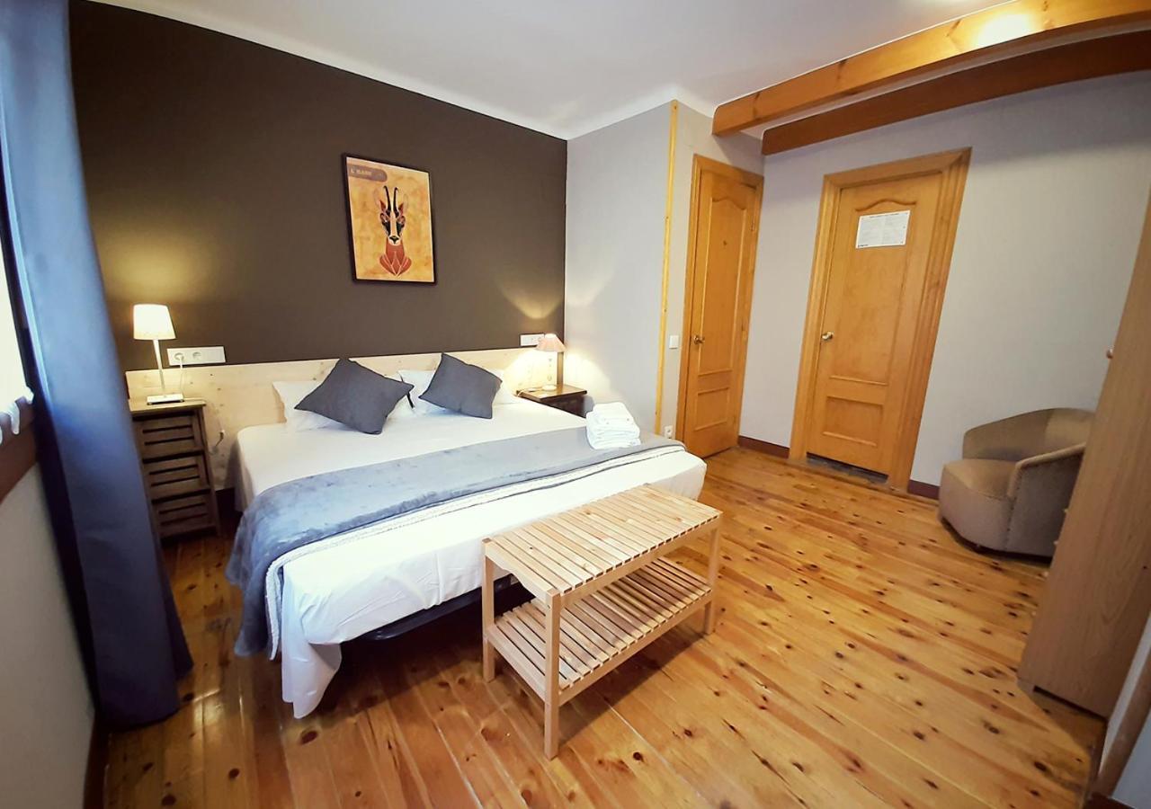 Hostal Fonda Prat Puigcerda Exterior photo