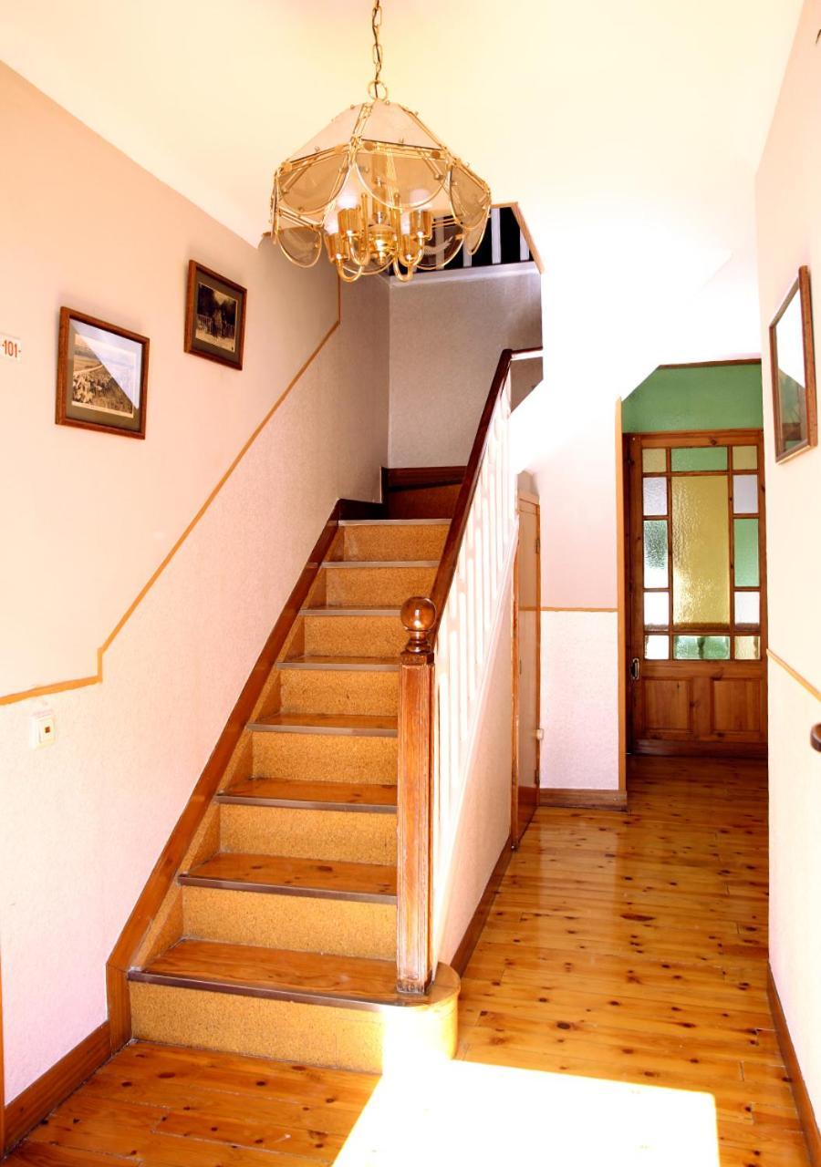 Hostal Fonda Prat Puigcerda Exterior photo